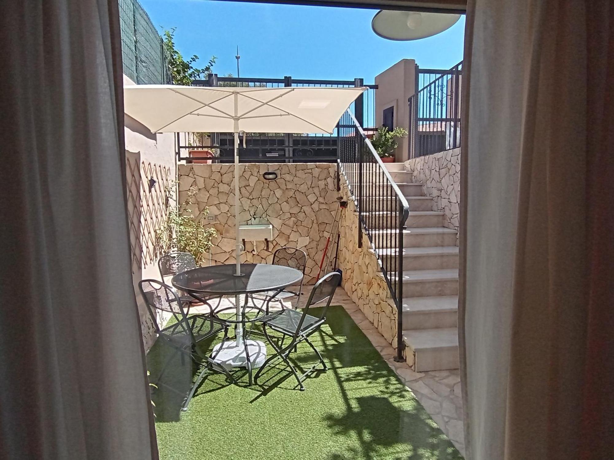 Vacanze Nella Casetta Pula Buitenkant foto